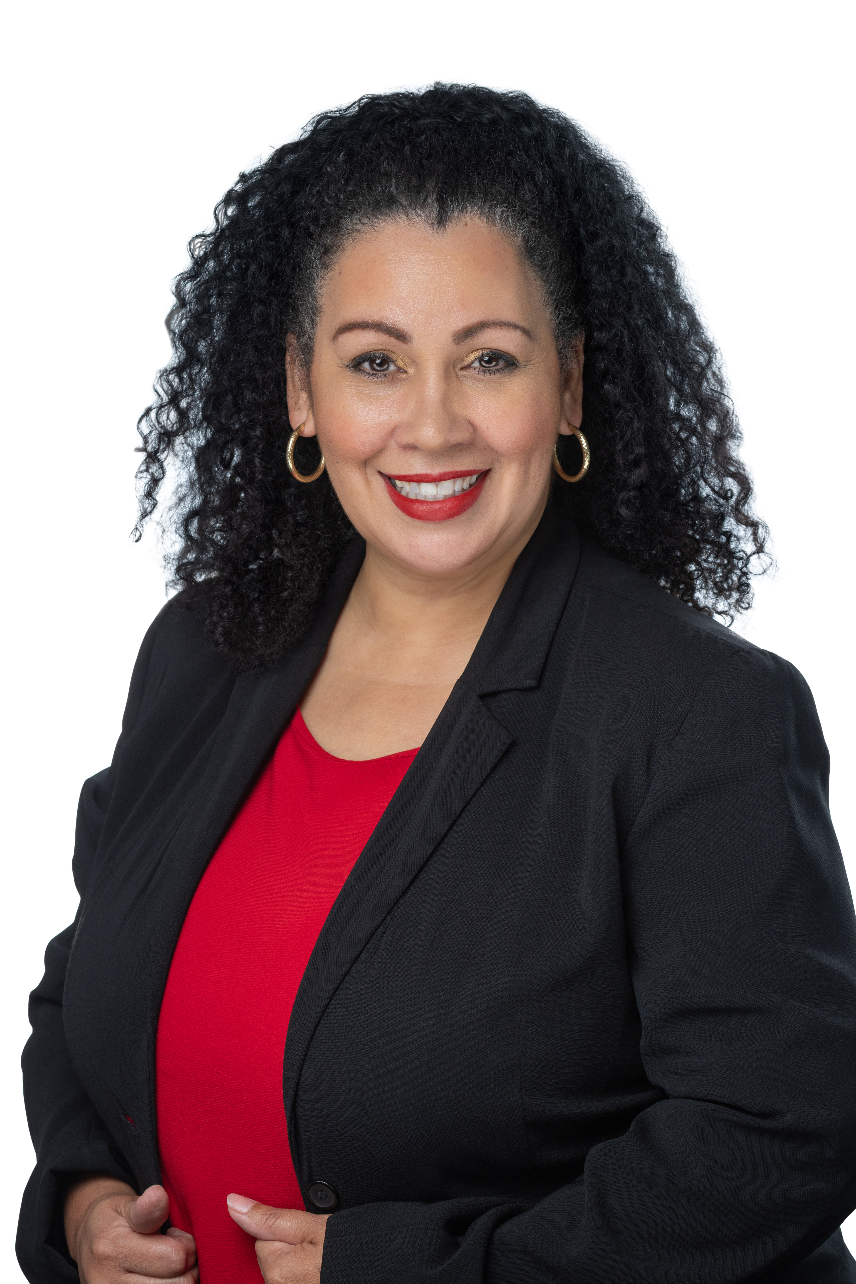 Maribel Lopez, Online Bilingual MSW Assistant Director and Clinical Associate Professor, smiling in a studio headshot. Maribel Lopez, Online Bilingual MSW Assistant Director and Clinical Associate Professor, smiling in a studio headshot.
