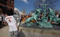 Los Lobos de Loyola statue: Wolf and Kettle Day: Loyola University Chicago