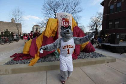 Los Lobos de Loyola statue: Wolf and Kettle Day: Loyola University Chicago